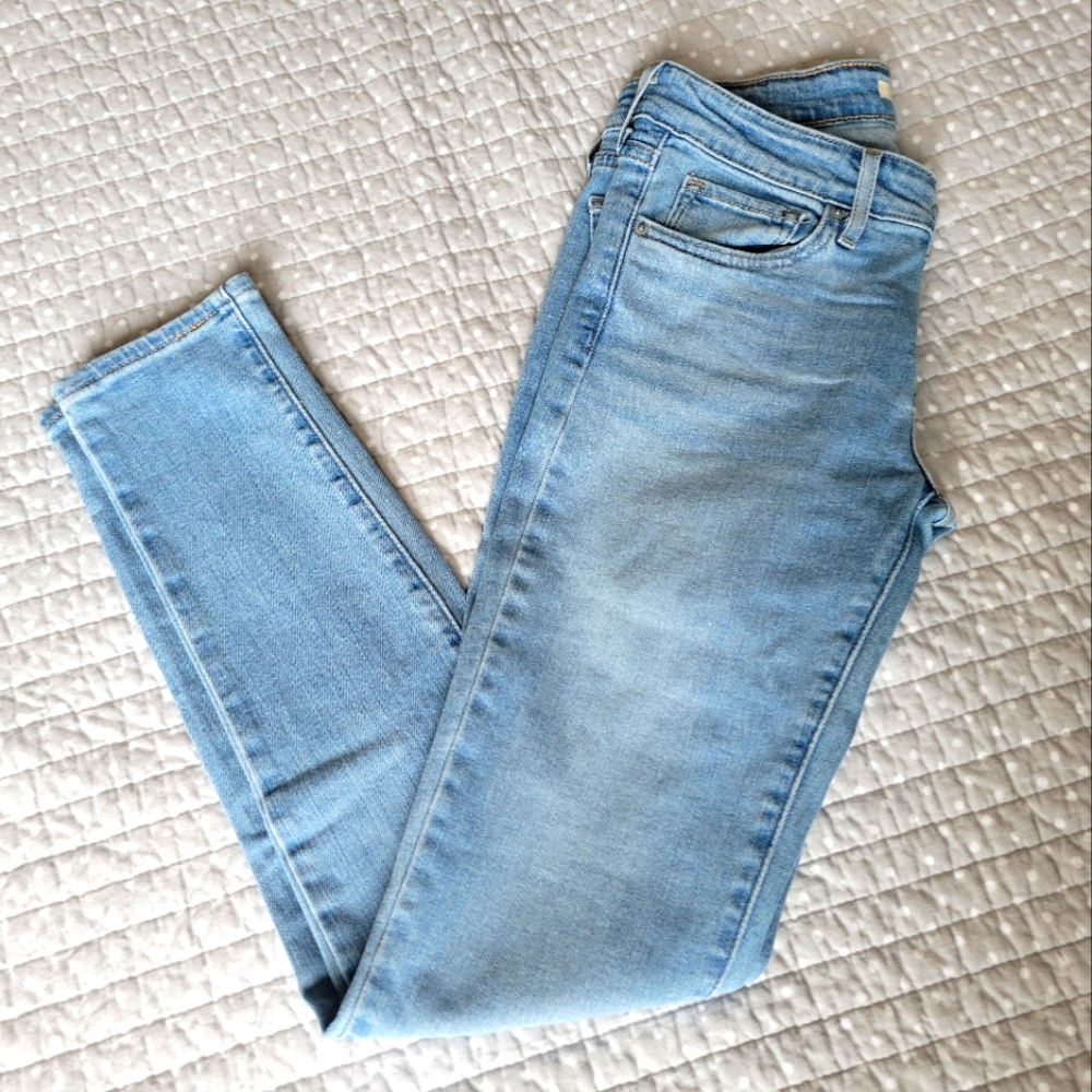Size 25 Levi's 711 Skinny Jeans. Amazing Condition.
